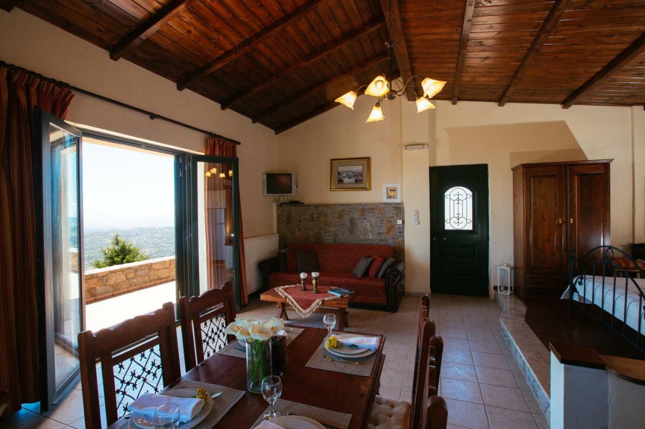 Aetovigla Guesthouse Krousonas  Exterior photo