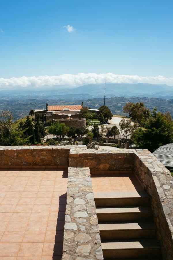 Aetovigla Guesthouse Krousonas  Exterior photo