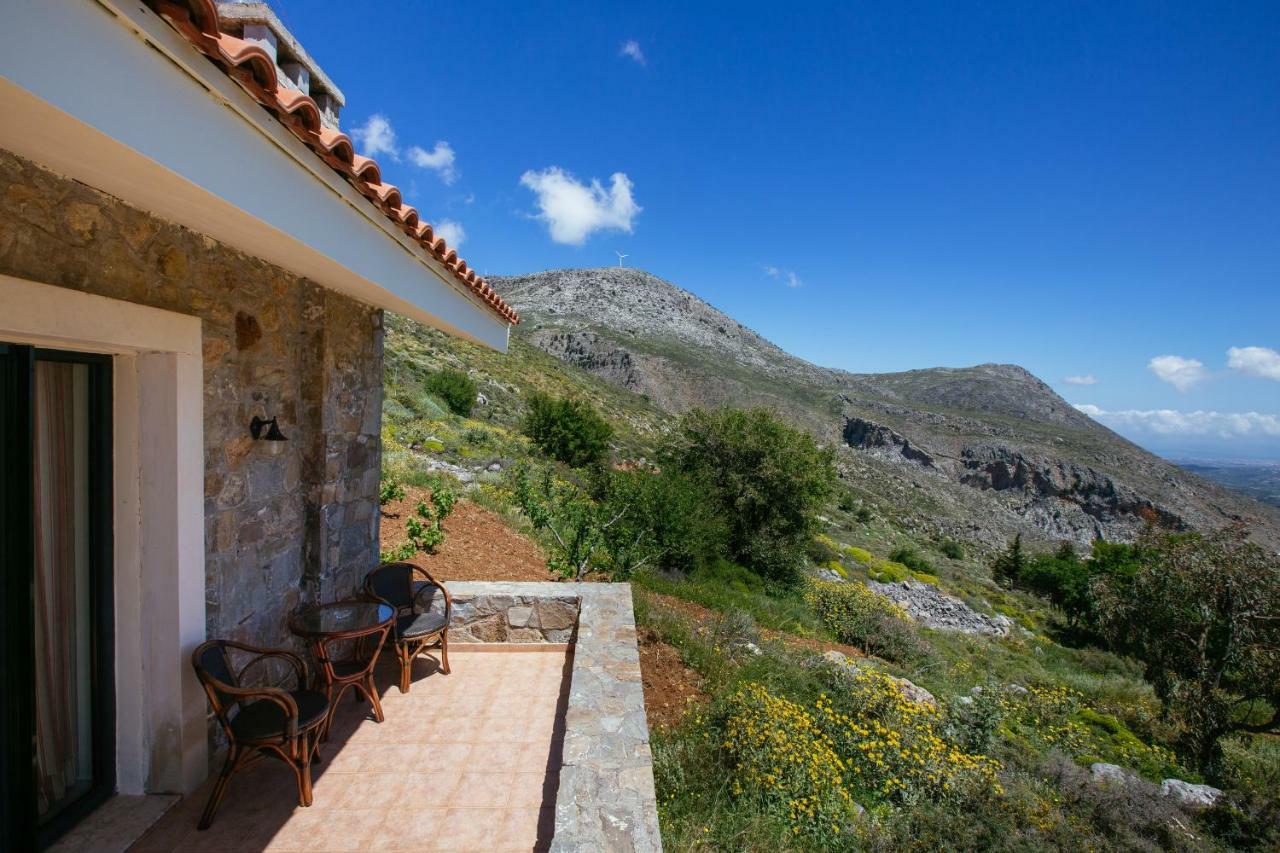 Aetovigla Guesthouse Krousonas  Exterior photo